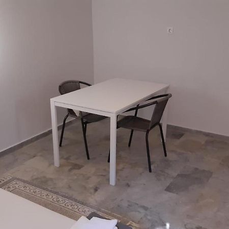 Cosy Guesthouse-Souterrain With Garden In City Center Corinth Εξωτερικό φωτογραφία