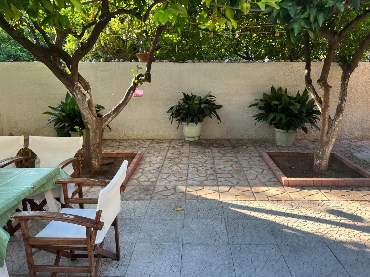 Cosy Guesthouse-Souterrain With Garden In City Center Corinth Εξωτερικό φωτογραφία