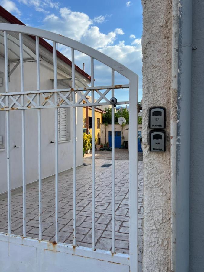Cosy Guesthouse-Souterrain With Garden In City Center Corinth Εξωτερικό φωτογραφία