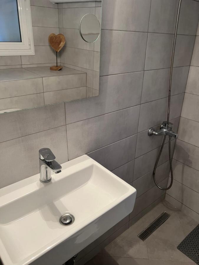 Cosy Guesthouse-Souterrain With Garden In City Center Corinth Εξωτερικό φωτογραφία
