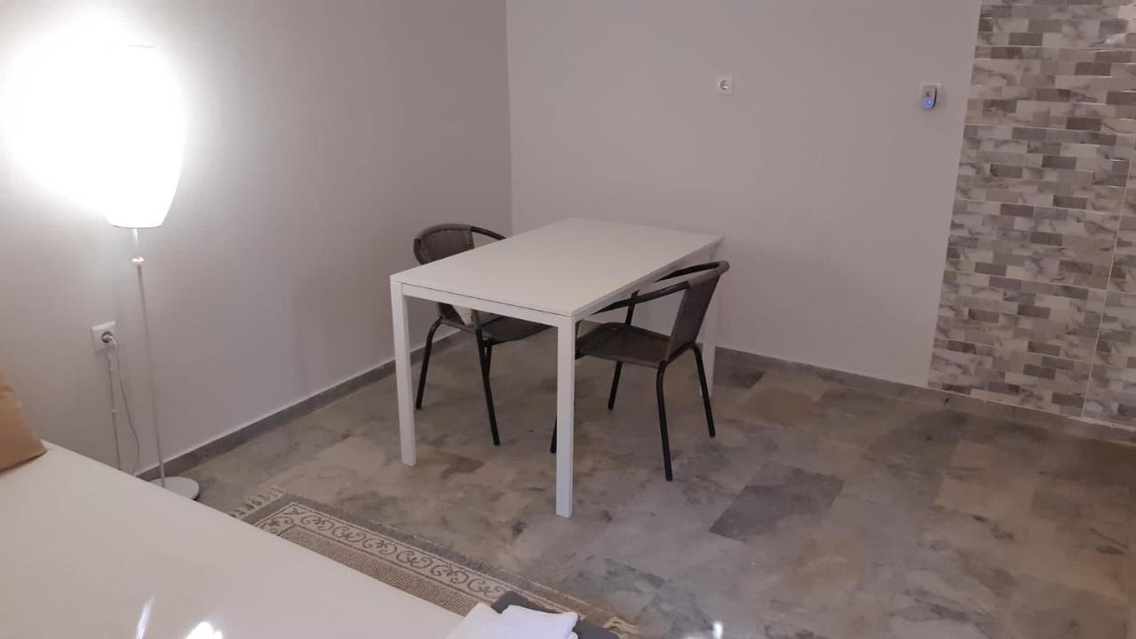 Cosy Guesthouse-Souterrain With Garden In City Center Corinth Εξωτερικό φωτογραφία